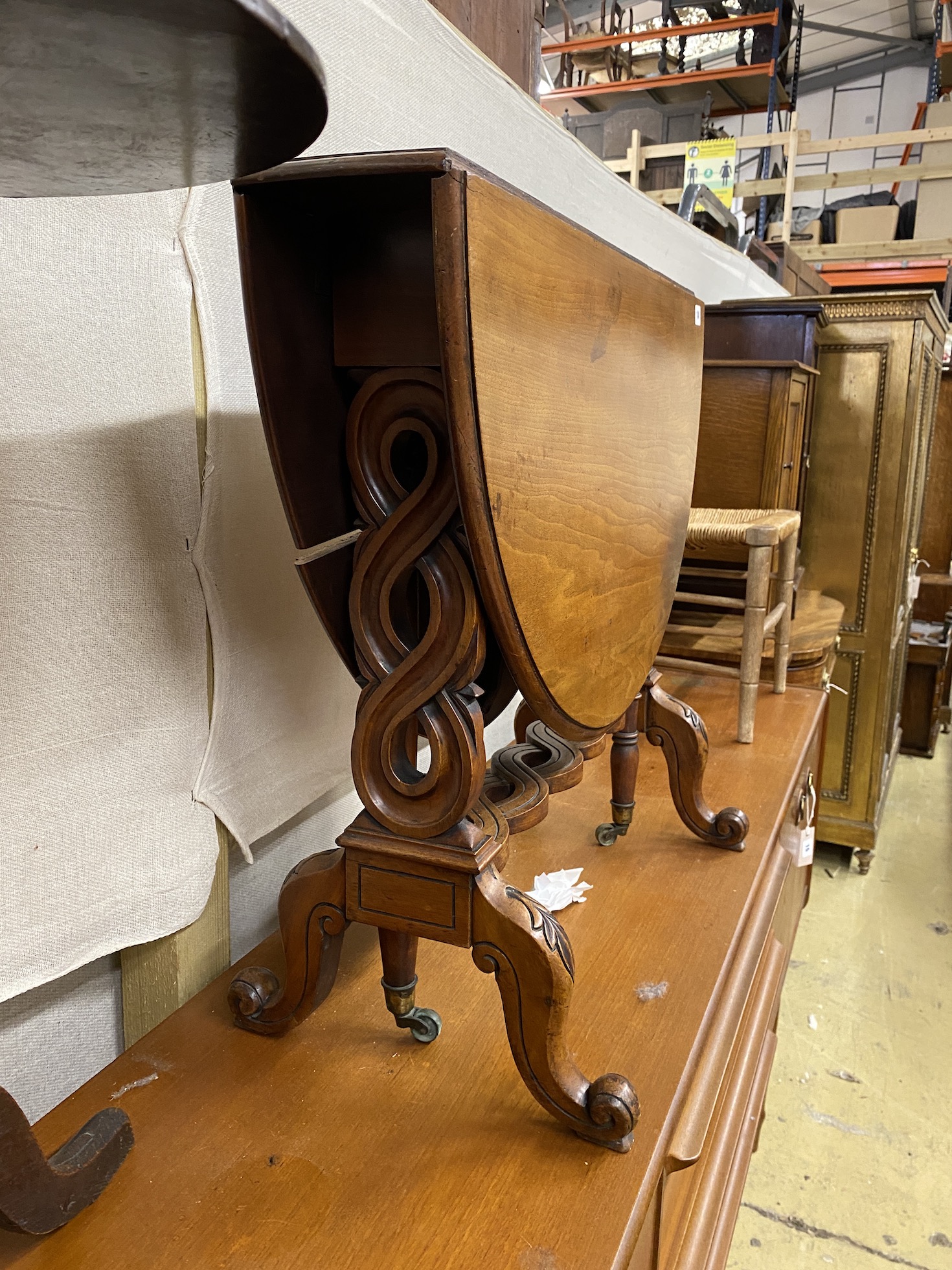 A Victorian walnut Sutherland table, width 78cm, height 69cm